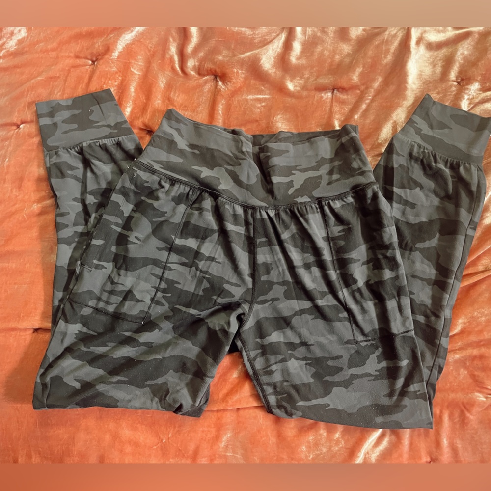 athleta camo joggers